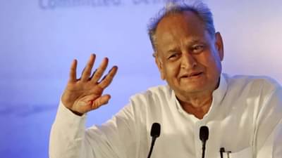 राहुल गांधींचा टीशर्ट, मोदींच्या सूटचा वाद अमित शहांच्या मफलरीवर घसरला, अशोक गहलोतांनी किंमत सांगितली...