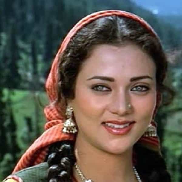 अभिनेत्री मंदाकिनीने मेरे साथी या चित्रपटातून बाॅलिवूडमध्ये पदार्पण केले. पहिल्याच चित्रपटात दमदार अभिनय केल्याने मंदाकिनीला एक वेगळी ओळख भेटली.
