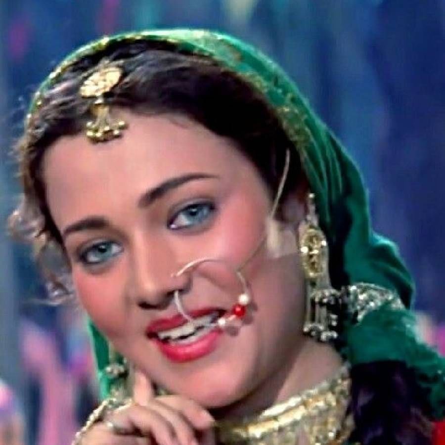 राज कपूरच्या राम तेरी गंगा मैली या चित्रपटानंतर तर मंदाकिनीचे नशीबच बदलले. एक हिट अभिनेत्री म्हणून मंदाकिनीकडे बघितले जाऊ लागले. 