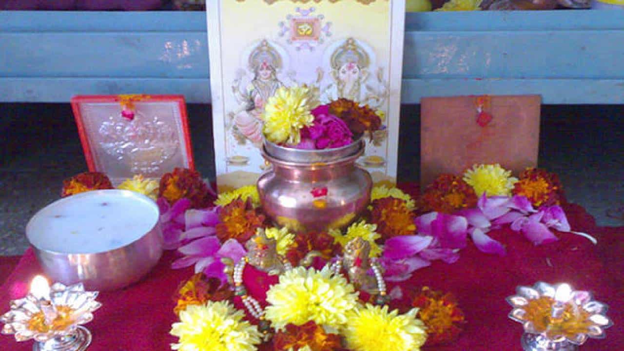 Vaibhav Lakshmi Vrat: वैभवलक्ष्मी व्रताने होतात सर्व मनोकामना पूर्ण, शुक्रवारच्या या व्रताचे महत्त्व