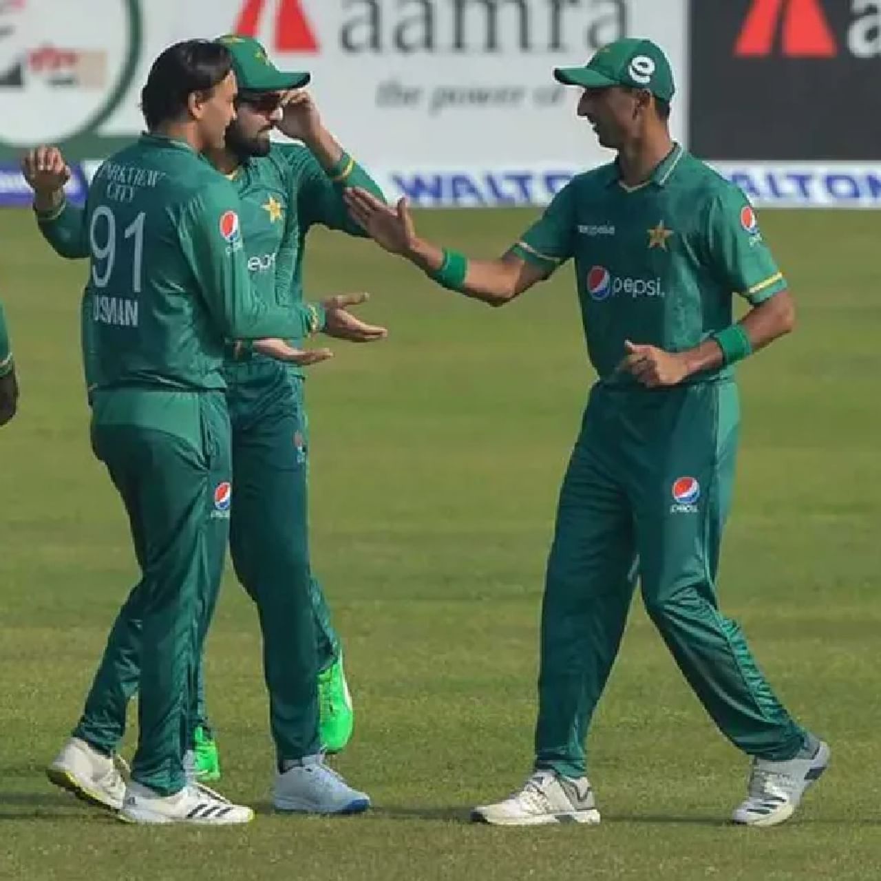 पाकिस्तानच्या T20 विश्वचषक संघात सचिननं धुळ चारलेल्या क्रिकेटरच्या मुलाला स्थान मिळालं आहे. विशेष म्हणजे वडिलांच्या 66व्या वाढदिवसाला मुलाला टी-20 वर्ल्डकपचे तिकीट मिळाले आहे. हा दिवस म्हणजे त्याच्या वडिलांचा वाढदिवस त्याच्यासाठी लकी डे ठरला आहे.