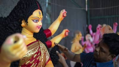 Navratri 2022: वेश्यालयातल्या मातीने का बनवली जाते दुर्गेची मूर्ती? अद्भुत आहे कारण