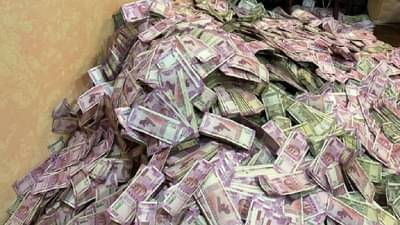 बँकेचा हलगर्जीपणा, नोटा खोक्यात ठेवल्या; पाणी शिरल्याने 42 लाखांचा झाला लगदा