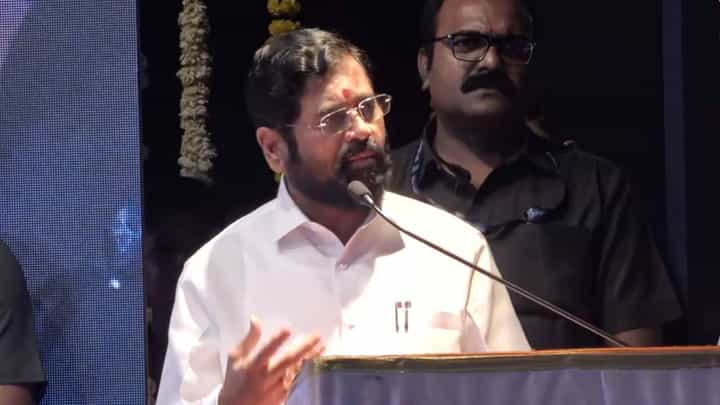 ....त्यामुळे प्रकल्प राज्याबाहेर गेले, शिंदेंचा पुन्हा महाविकास आघाडी सरकारवर निशाणा ....त्यामुळे प्रकल्प राज्याबाहेर गेले, शिंदेंचा पुन्हा महाविकास आघाडी सरकारवर निशाणा