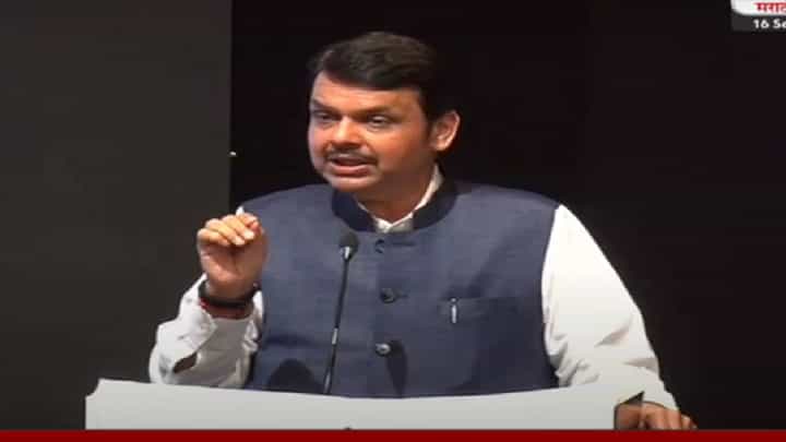 2019 ला मोदींच्या फोटोवर निवडून आले आणि नंतर... ; फडणवीसांचा उद्धव ठाकरेंवर हल्लाबोल 2019 ला मोदींच्या फोटोवर निवडून आले आणि नंतर... ; फडणवीसांचा उद्धव ठाकरेंवर हल्लाबोल