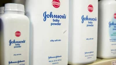 Johnson Baby Powder | तुमच्या लहान मुलांना तर लावत नाही ना ही पावडर?