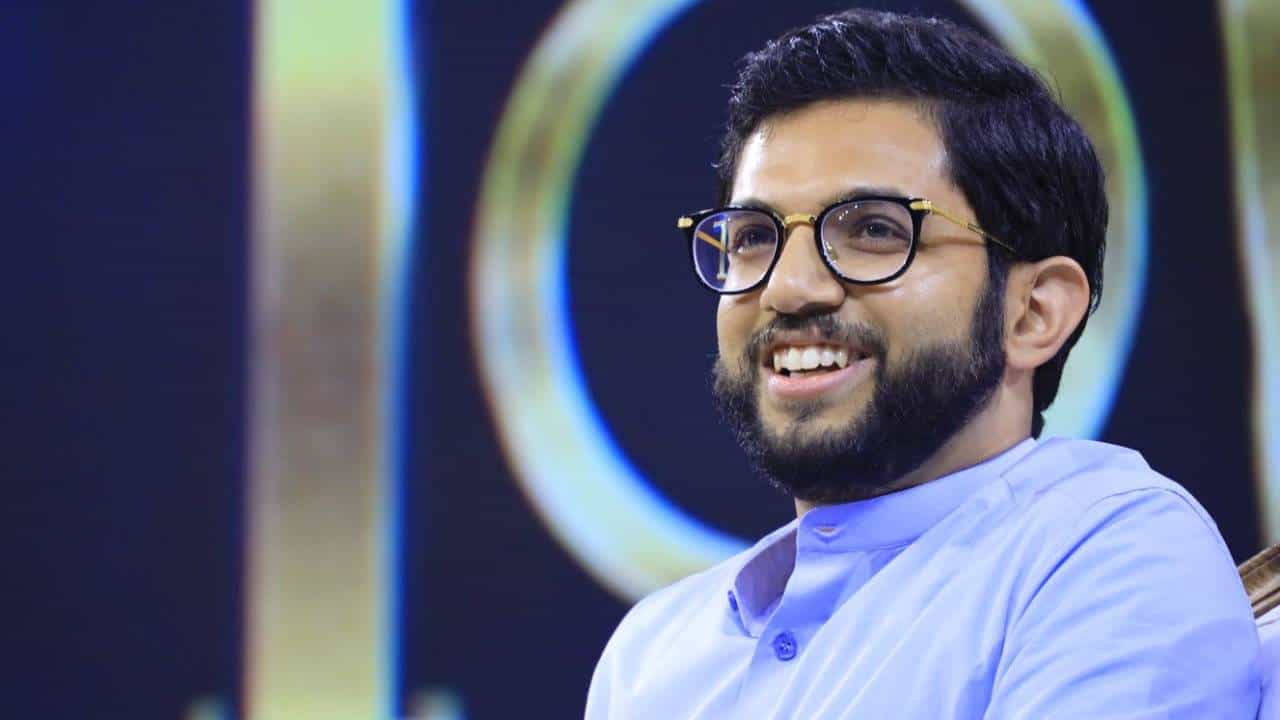 वेदांता प्रकल्प पळवून न्यायला महाराष्ट्र पाकिस्तान होता काय?; आदित्य ठाकरेंचा फडणवीसांना करारा जवाब