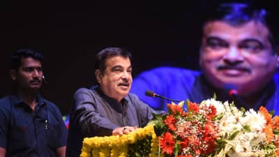 आठ हजार विद्यार्थ्यांच्या सह्यांचे गडकरींना पत्र, या मृत्यूच्या महामार्गातून सुटकेची विनंती