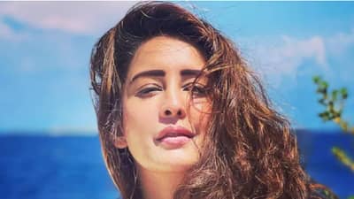 Chahat Khanna: ठग सुकेश चंद्रशेखर प्रकरणासोबत नाव जोडलेल्या अभिनेत्री चाहत खन्नाने सोडले मौन