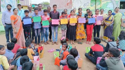 विद्यार्थ्यांनी केले अॅड्राईड अॅपचा वापर करून मतदान, अशी झाली खऱ्याखुऱ्या मतदान प्रक्रियेची ओळख