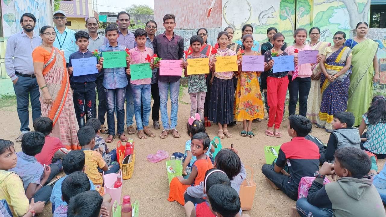 विद्यार्थ्यांनी केले अॅड्राईड अॅपचा वापर करून मतदान, अशी झाली खऱ्याखुऱ्या मतदान प्रक्रियेची ओळख