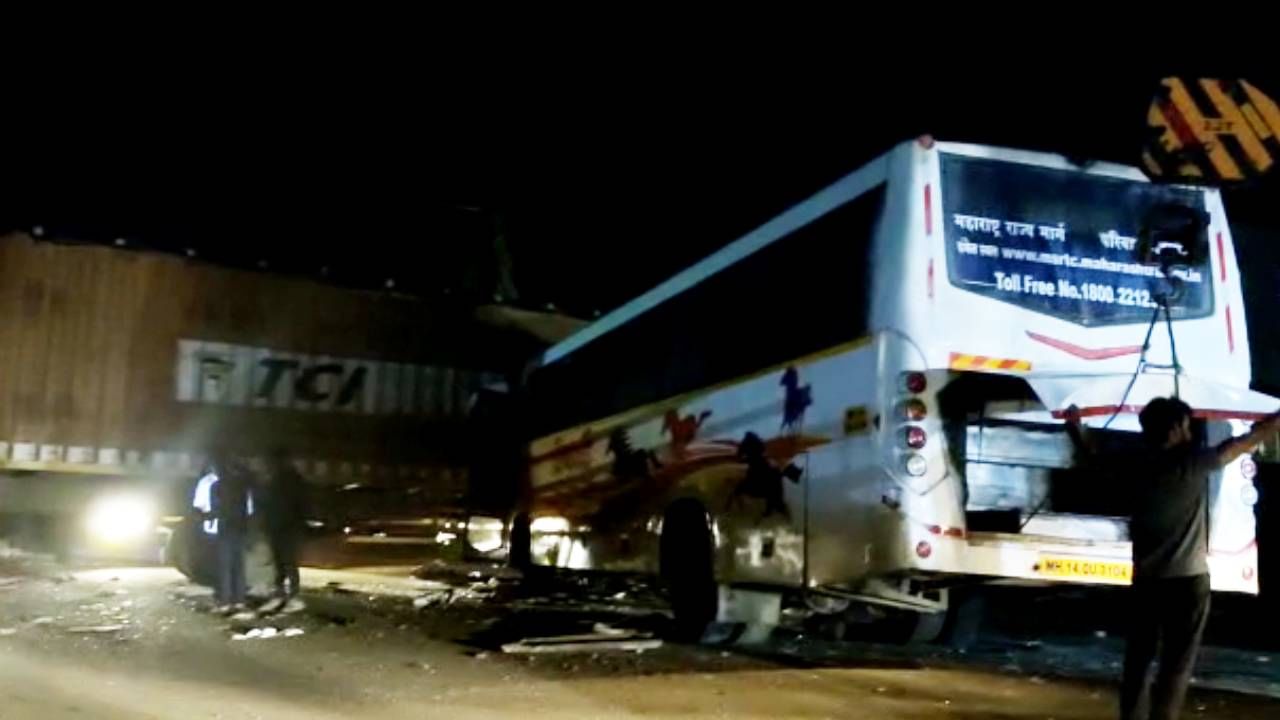 Pune Accident : अपघात सत्र थांबेना! शिवशाही बस आणि कंटेनरची जोरदार धडक