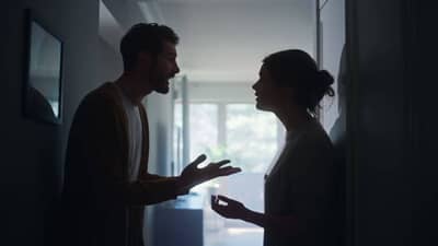 Survey: पैशांच्या बाबतीत 20.8% पतींचा पत्नीवर अजिबात नाही विश्वास, वाचा रंजक आकडेवारी !