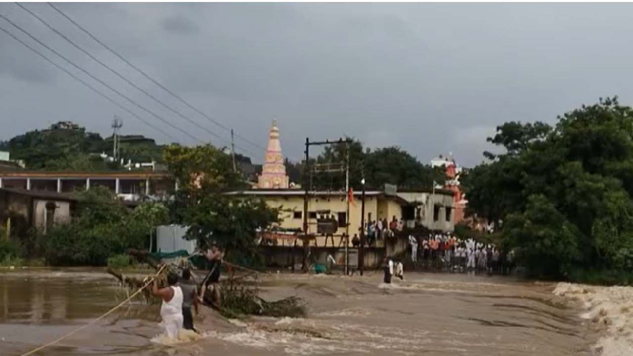 ढगफुटी सदृश्य पावसाचं थैमान सात गावांचा संपर्क तुटला कुठे घडली घटना Marathi News 2988