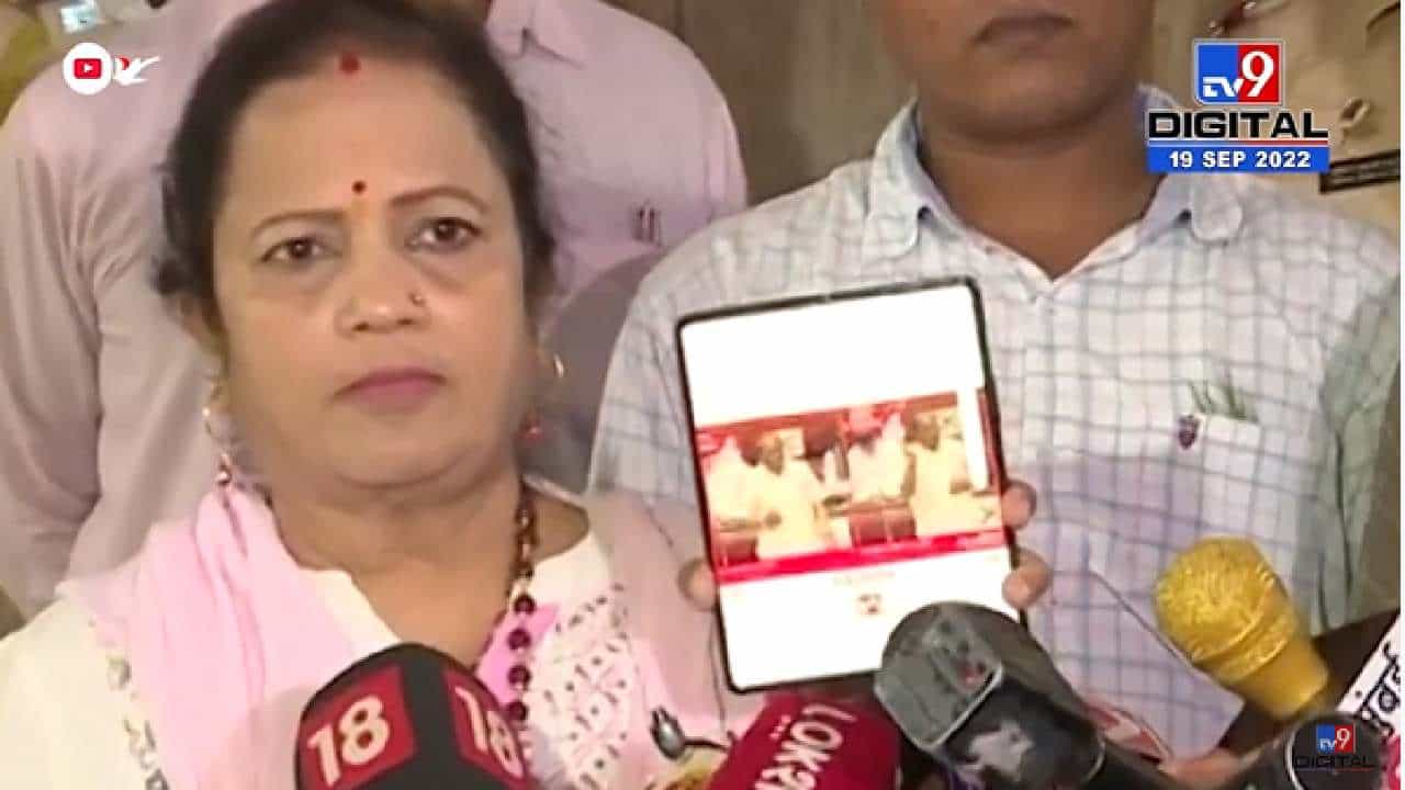 Video | तुमच्या बापाचं नाव तुमच्या आईला विचारायला जायचं का? किशोरी पेडणरांचा शिंदे गटातील नेत्यावर संताप! Video | तुमच्या बापाचं नाव तुमच्या आईला विचारायला जायचं का? किशोरी पेडणरांचा शिंदे गटातील नेत्यावर संताप!