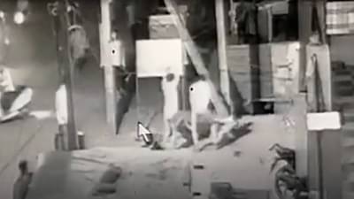 उधारी दिली नाही म्हणून दिवसाढवळ्या भोसकले !; सीसीटीव्ही फूटेज थरकाप उडवणारे