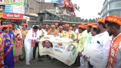 पंढरपूरात शिंदे गटाविरोधात शिवसेना आक्रमक, दोन नेत्यांच्या प्रतिमेला जोडे मारले, जोरदार घोषणाबाजी