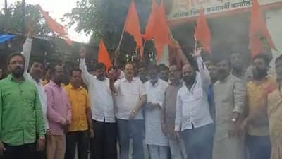 रामदास कदमांच्या विरोधात शिवसैनिक रस्त्यावर, पुतळ्याचे दहन करत जोरदार घोषणाबाजी