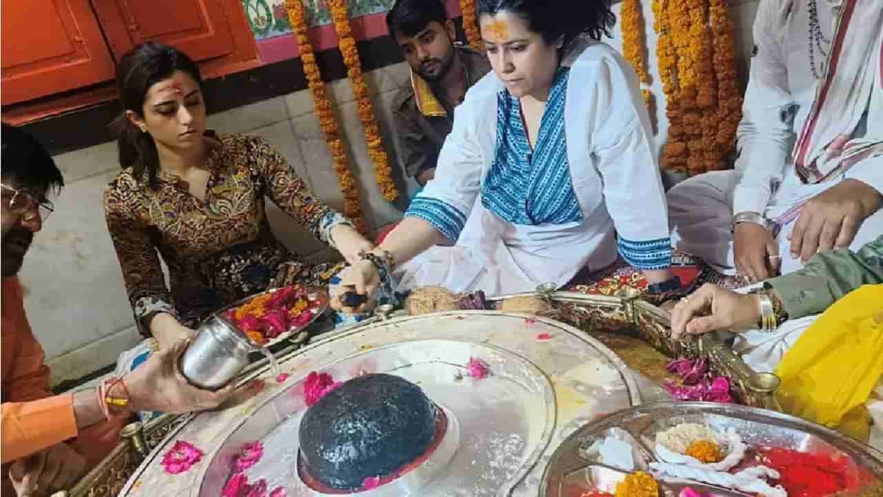 Ekta Kapoor | एकता कपूरने उज्जैनमधील मंगलनाथ मंदिरात केली ही खास पूजा, पाहा फोटो...
