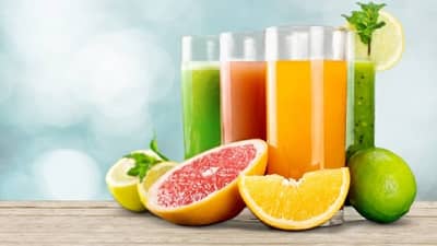 रोज सकाळी ब्रेकफास्ट करताना प्या भाज्या आणि फळांचा ज्यूस; रहाल फिट आणि हेल्दी !