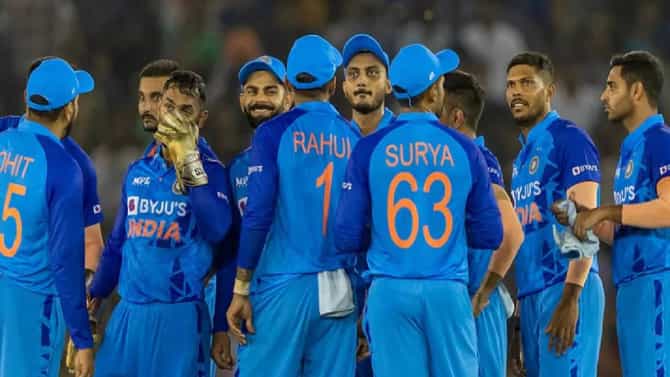 IND vs AUS : टीम इंडियाच्या पराभवानंतर महेंद्रसिंग धोनीचं कौतुक