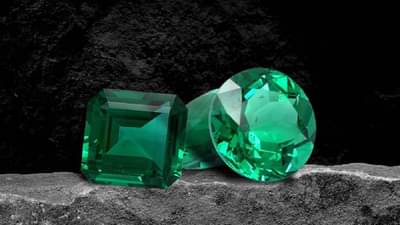 Astrology: नोकरी-व्यवसायात थांबली असेल प्रगती, तर या रत्नाने चमकेल नशीब