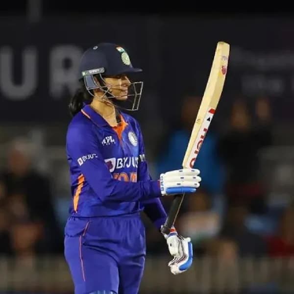 एकीकडे ऑस्ट्रेलियाविरुद्ध भारताचा तीन टी-20 सीरिजमधील पहिल्या सामन्यात दारुण पराभव झाला तर दुसरीकडे एक चांगली बातमी क्रिकेटविश्वातून समोर येत आहे. ही बातमी महिला क्रिकेटर स्मृती मंधानासंदर्भात आहे.
