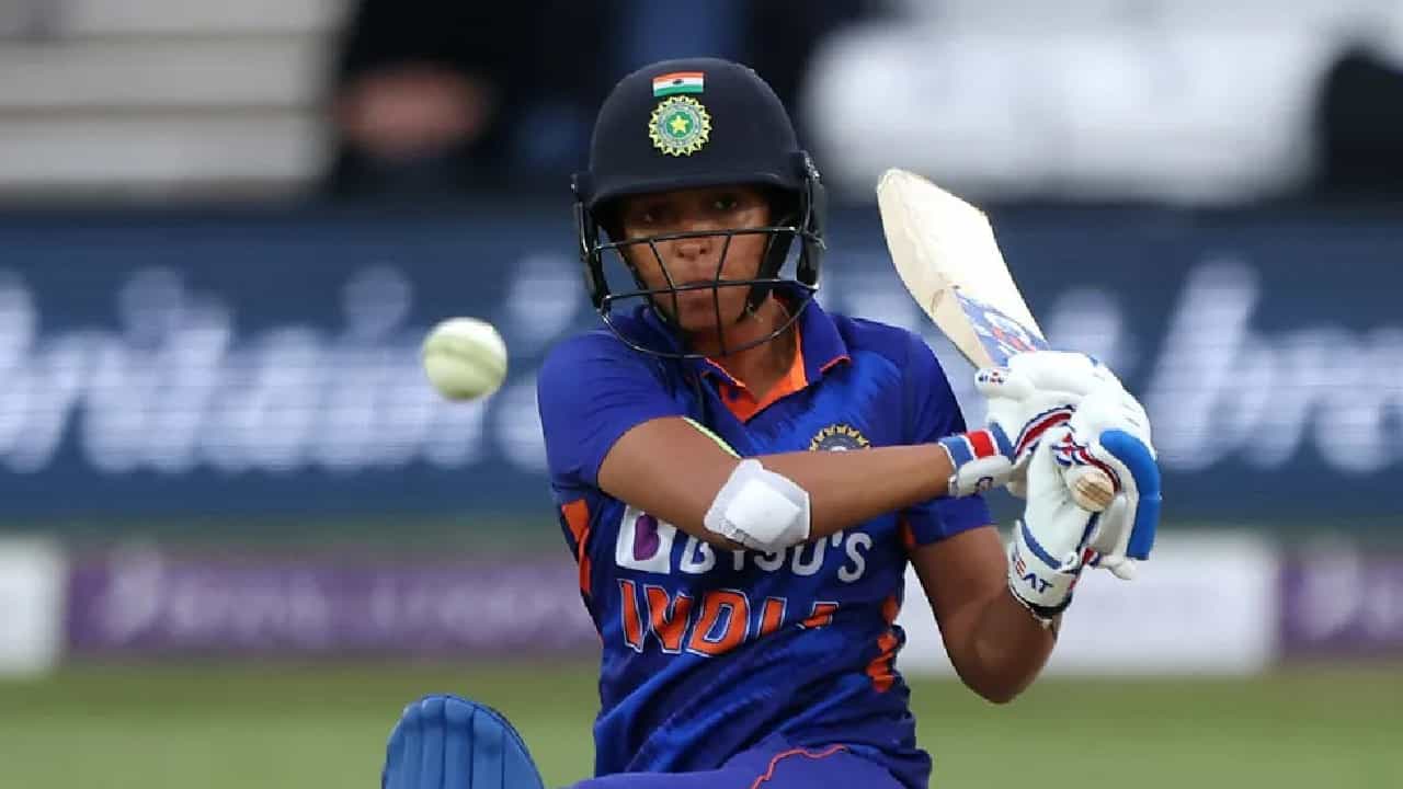 इंग्लंडमध्ये हरमनप्रीतची कमाल, 26 वर्ष जुना रेकॉर्ड तोडला