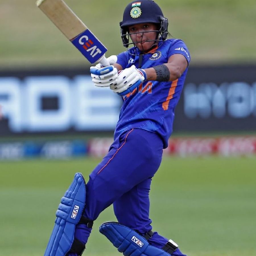 Indian women's cricket team captain Harmanpreet Kaur is known for hitting long sixes.  She has done something similar in the second match of the 3-match ODI series being played in England.  Harmanpreet Kaur scored 143 runs off 111 balls in the second ODI against England to give Team India a historic series win.  India defeated England in the ODI series after 23 years in England.