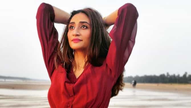 इन्स्टाग्रामच्या ब्लू टिकचा मोह पडला भारी; ये रिश्ता.. फेम अभिनेत्रीची फसवणूक