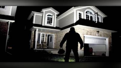 क्राईम शो पाहून कट रचला अन् डेंटिस्टला लुटले; घरातून एवढा ऐवज लंपास