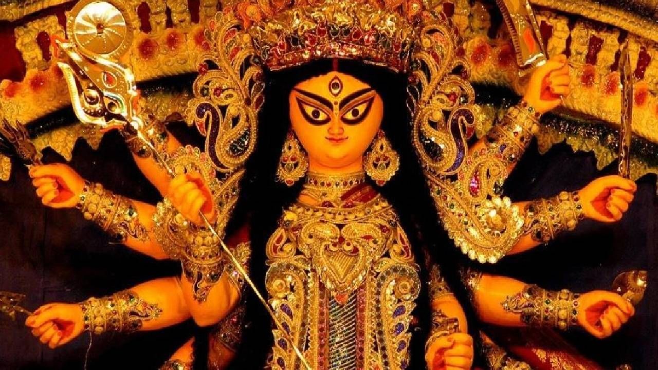Navratri 2022: नवरात्रीच्या दिवसात केलेल्या 'या' उपायांनी घरातला वास्तूदोष होईल दूर Navratri 2022: नवरात्रीच्या दिवसात केलेल्या 'या' उपायांनी घरातला वास्तूदोष होईल दूर