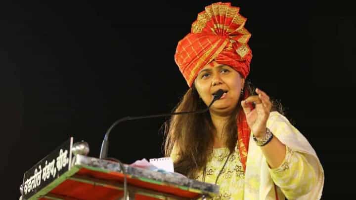 काय हायवे, काय डोंगार, काय हॉटेल!, भरसभेत पंकजा मुंडेंची डायलॉगबाजी काय हायवे, काय डोंगार, काय हॉटेल!, भरसभेत पंकजा मुंडेंची डायलॉगबाजी