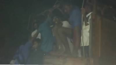 ट्रकमधून आदिवासी विद्यार्थ्यांची वाहतूक, श्वास कोंडल्यानं प्रकृती गंभीर