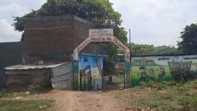 शिक्षकाकडून 40 विद्यार्थ्यांना मारहाण, शिक्षकाविरोधात गुन्हा दाखल, काय आहे प्रकरण?