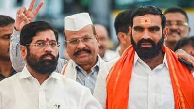 Pune : संतोष बांगर ताफ्यावरील हल्ला प्रकरणी शिंदे गटाची पहिली प्रतिक्रीया काय?