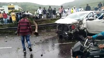 डिव्हायडरला धडकून भरधाव कार विरुद्ध दिशेला घुसली! कारमधील 4 जणांचं काय झालं?