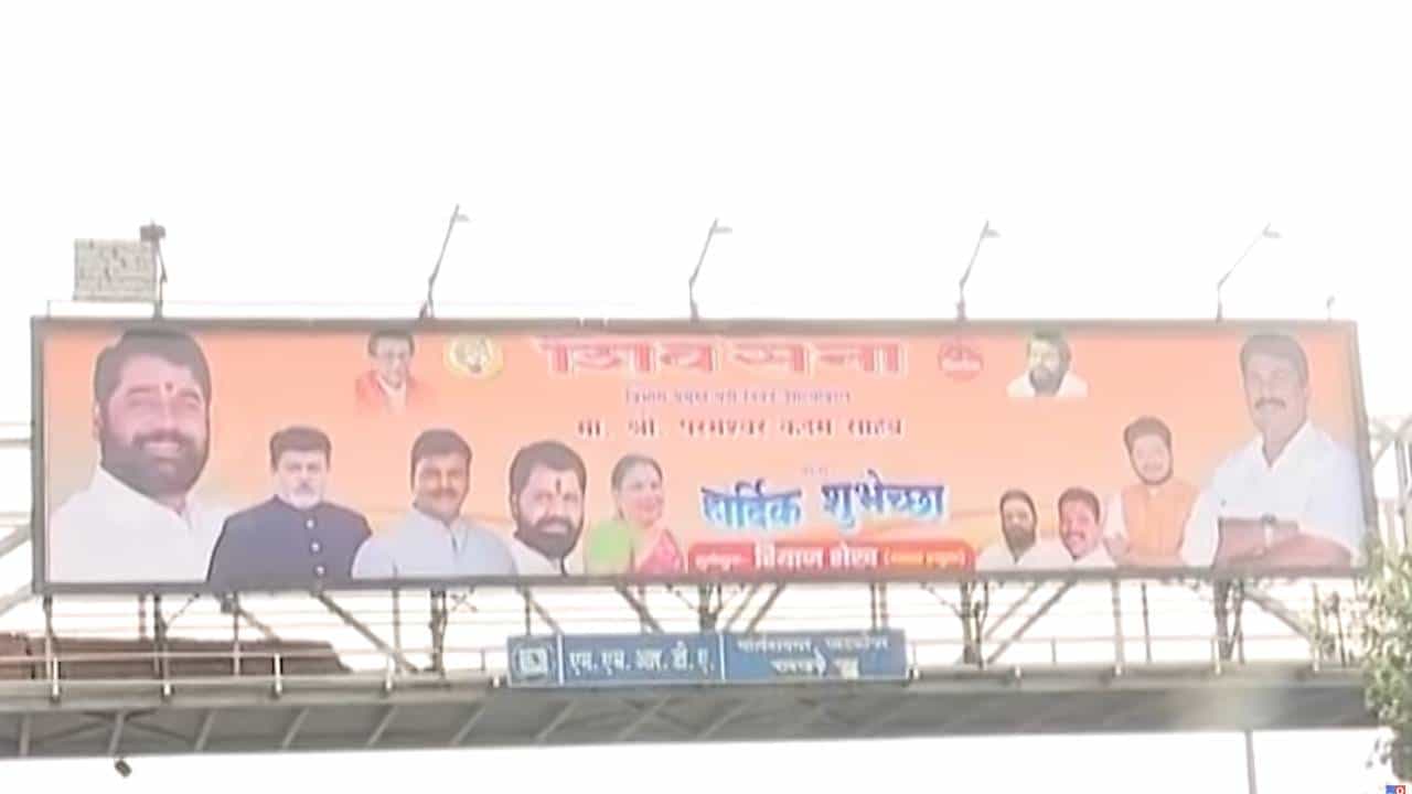 हायवेला बॅनर लावून शिवसेनेचा माजी नगरसेवक शिंदे गटात; दसऱ्यापूर्वीच शिवसेनेत शिमगा