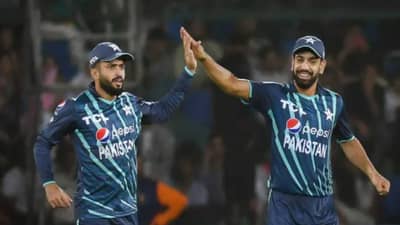 PAK vs ENG: बाबर सेनेने हरणाऱ्या मॅचमध्ये बाजी उलटवली, विजय इंग्लंडच्या हातातोंडाशी होता, पण.... पहा VIDEO