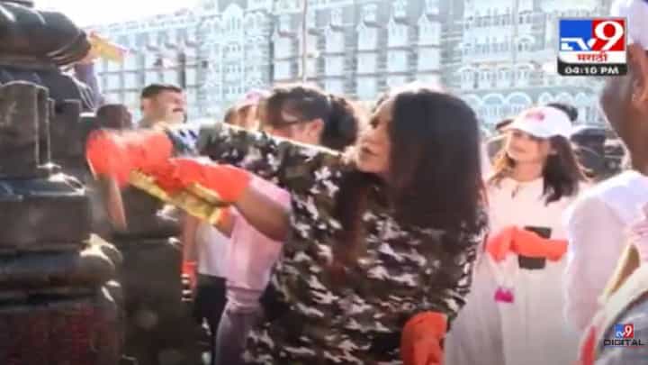 गेट वे ऑफ इंडियाच्या सौंदर्यांसाठी अमृता फडणवीस यांनी काय केलं पाहा... गेट वे ऑफ इंडियाच्या सौंदर्यांसाठी अमृता फडणवीस यांनी काय केलं पाहा...