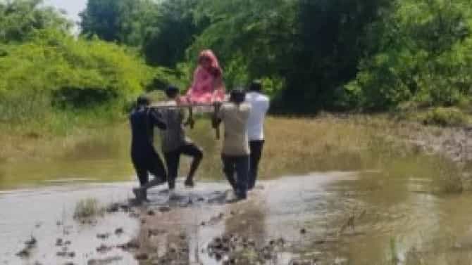 मुलगी देण्याचं धाडस कुणी करेना, या गावातील तरुणांना चिंता लग्नाची