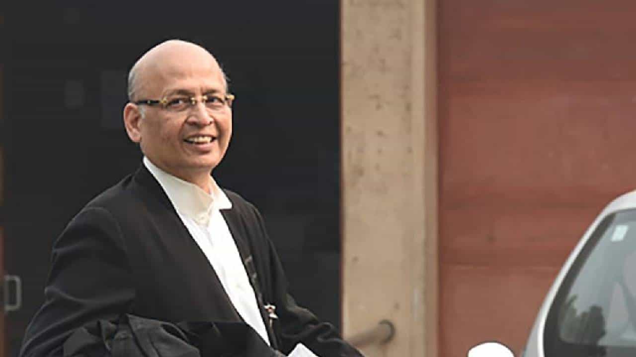 विलिनीकरण न केल्यास अपात्रतेचाच विचार होतो, अभिषेक मनु सिंघवी यांचा युक्तीवाद