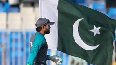 PAK vs ENG: मोहम्मद रिजवानमुळे पाकिस्तानी नागरिकांच रक्त खवळलं, त्याने कृतीच तशी केली, पहा VIDEO