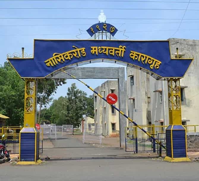तुरुंगात टाकणारे जेव्हा तरुंगात जातात, तुरुंगाधिकारी न्यायालयाला शरण
