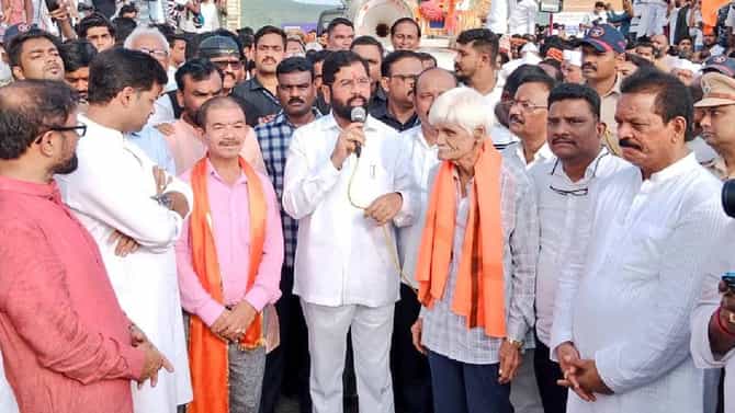 थापावरुनही राजकारण, शिंदे गटाने राजकारणाची खालची पातळी गाठली, शिवसेनेचे गंभीर आरोप