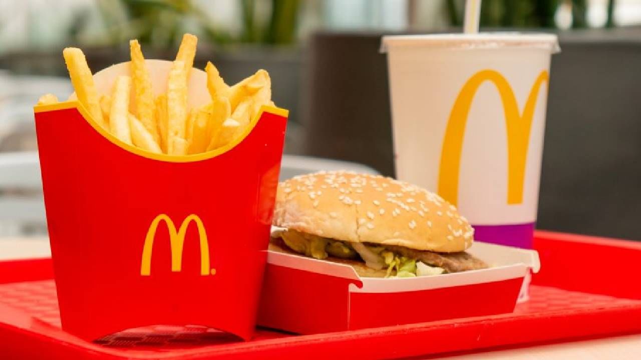 Mcdonald's: अरे बापरे! तिने मॅकडोनाल्डची कॉफी मागवली, एक घोट पिताच.. व्हायरल!