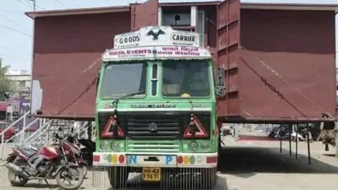 आनंद महिंद्रा म्हणतात, हा कलाकार आहे तरी कोण? मला भेटायचंय, कंटेनरवर आख्खा लग्नाचा हॉल