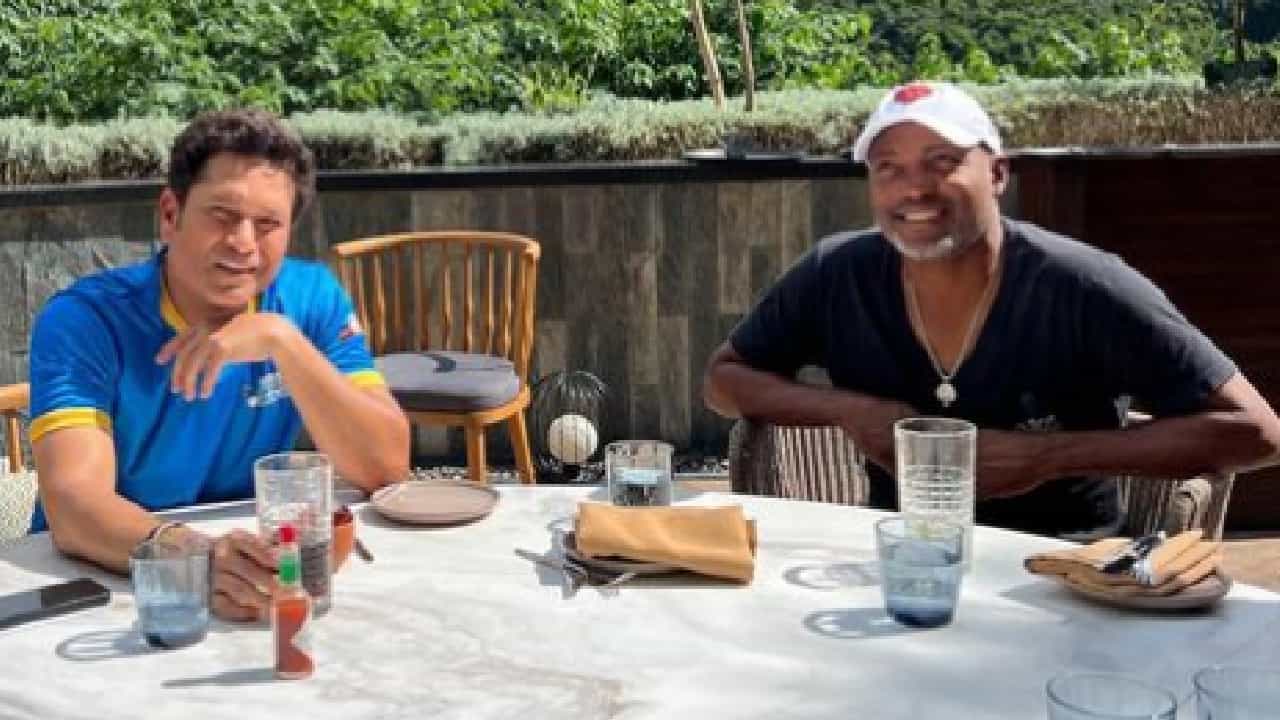 अरे जेवण कधी येणार... सचिन-लारा वैतागले, कारण जाणून घ्या...