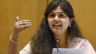चक्क राष्ट्रवादीच्या बड्या नेत्याकडून पाठराखण? म्हणाले- पंकजा मुंडेंच्या वक्तव्याचा तसा अर्थ काढू नका