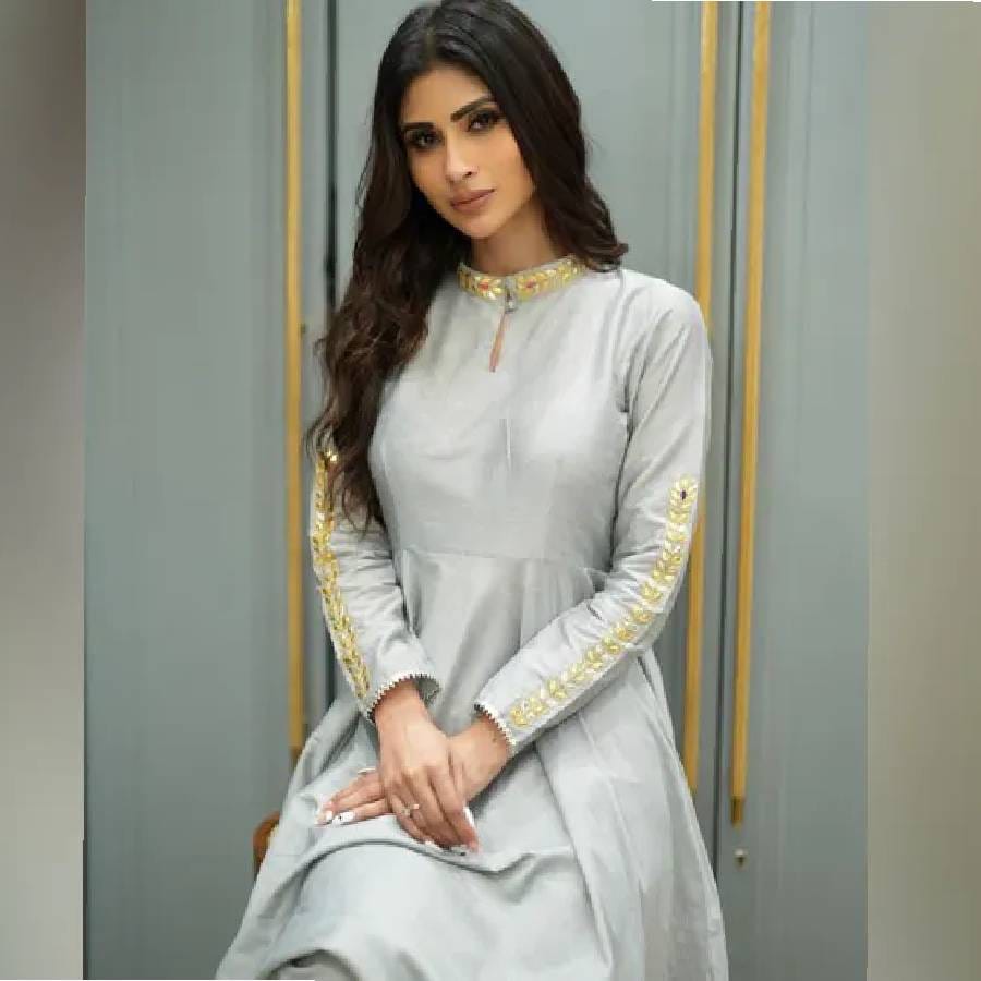 मौनी रॉयला खरी ओळख देवों के देव महादेव या मालिकेमधून मिळालीये. आज मौनी रॉयचा वाढदिवस आहे. मौनीचा जन्म 28 सप्टेंबर 1985 रोजी झालाय. 